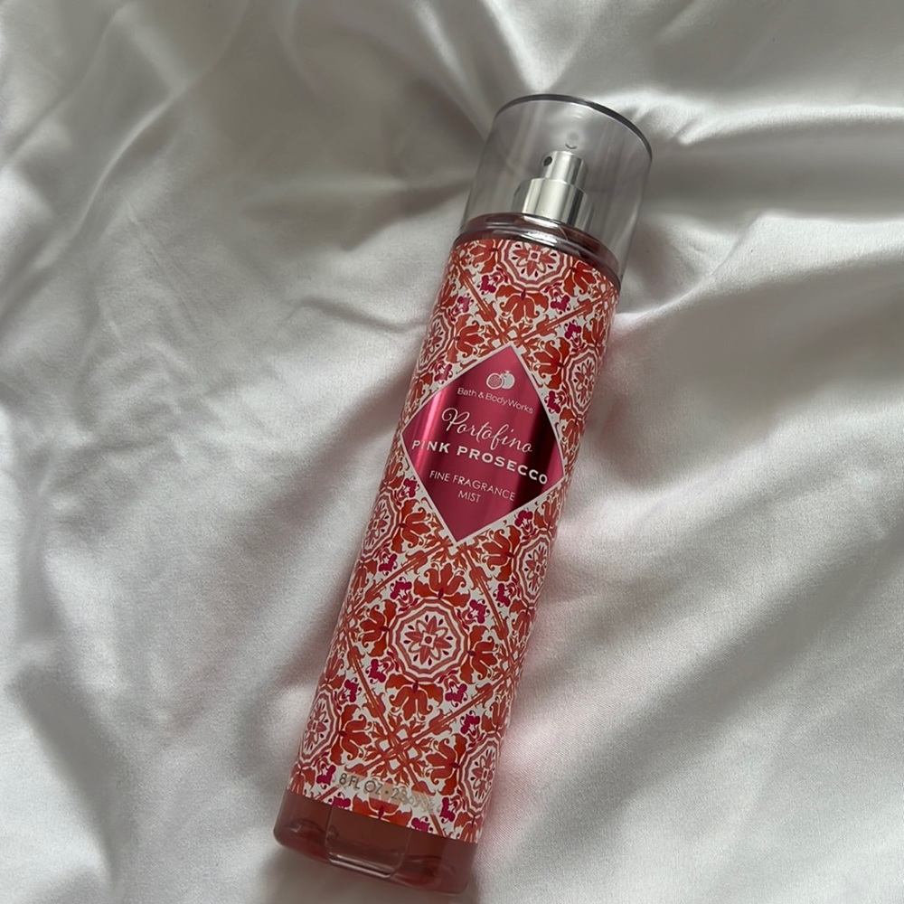 Bath and body works pink Prosecco spray